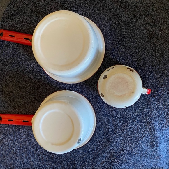 Vintage Red and White Enamelware Pan Set with cup - Picture 3 of 4
